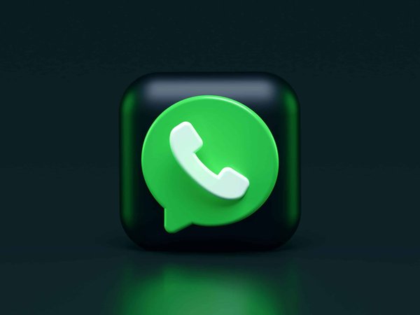 Comment utiliser un service de messagerie instantanée comme WhatsApp ?